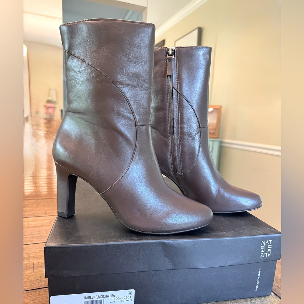 NIB Naturalizer 100% Leather Brown Leather Ankle Boots Side Zip Sz 8 1/2 M